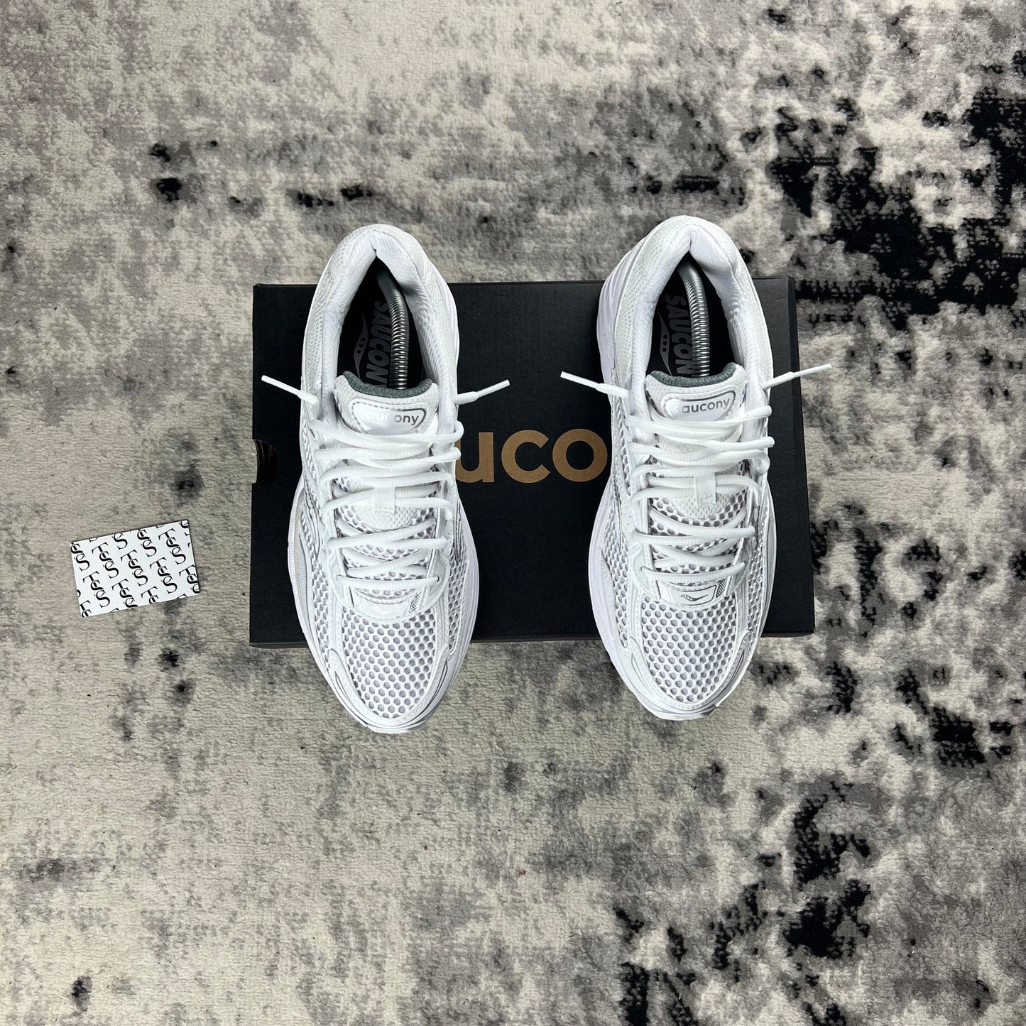 Saucony ProGrid Omni 9 Triple White