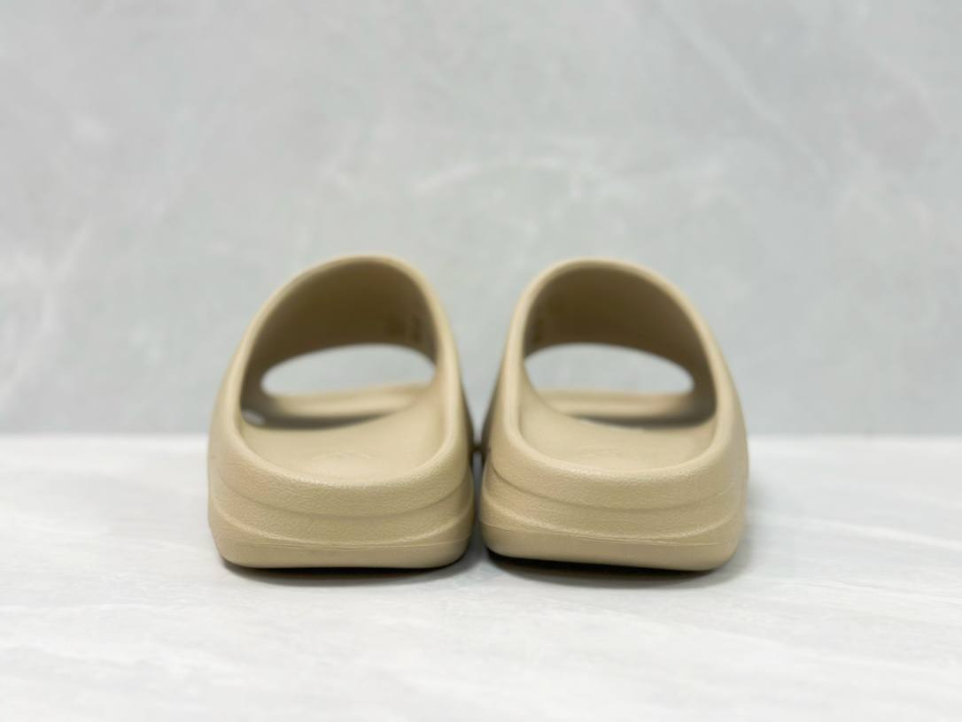 Yeezy Slide Bone