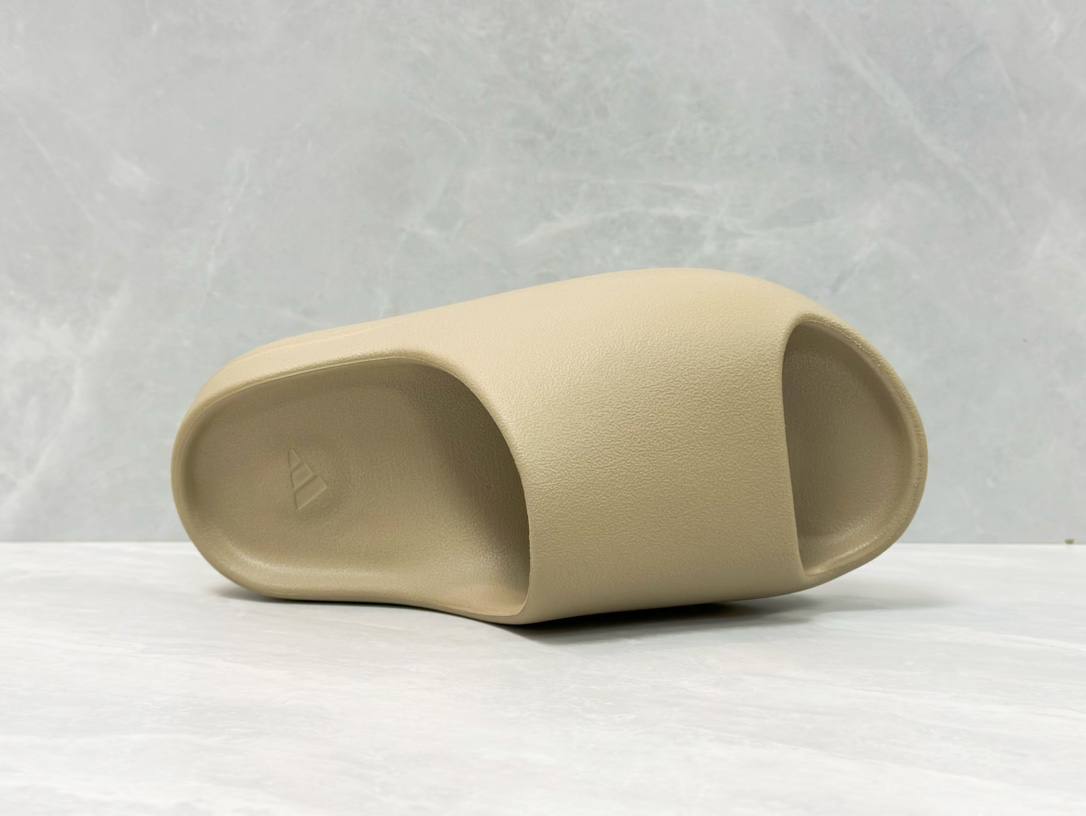 Yeezy Slide Bone