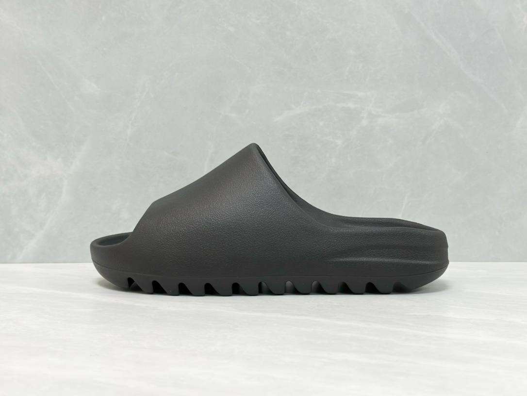 Yeezy Slide Black