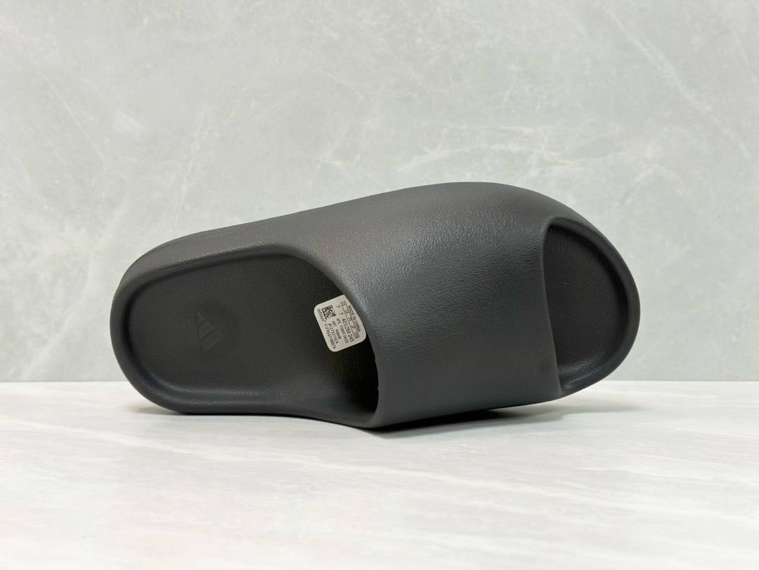 Yeezy Slide Black