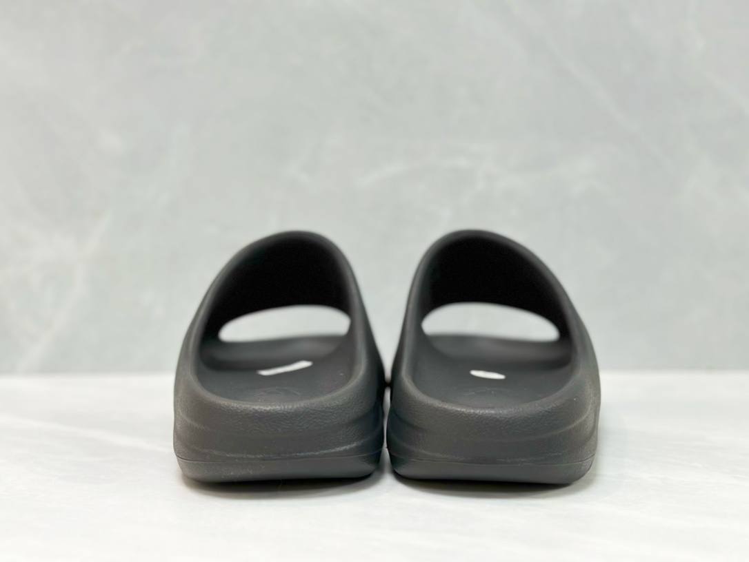 Yeezy Slide Black