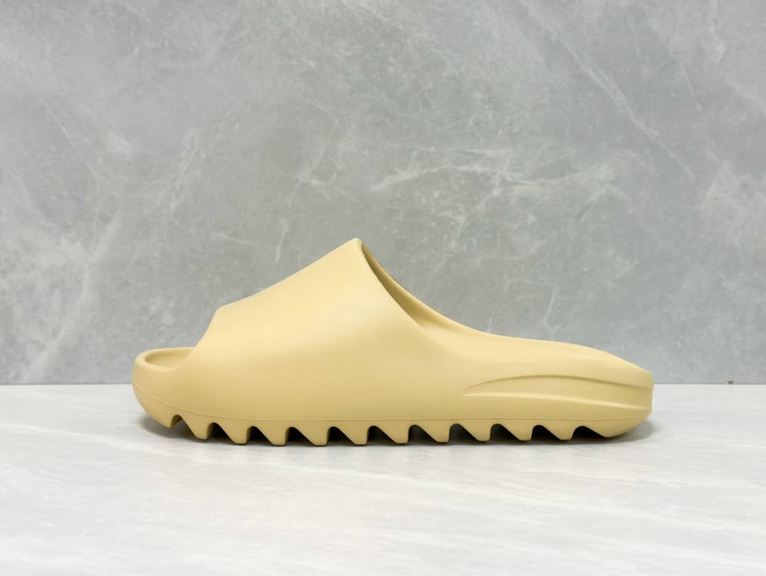 Yeezy Slide Beige