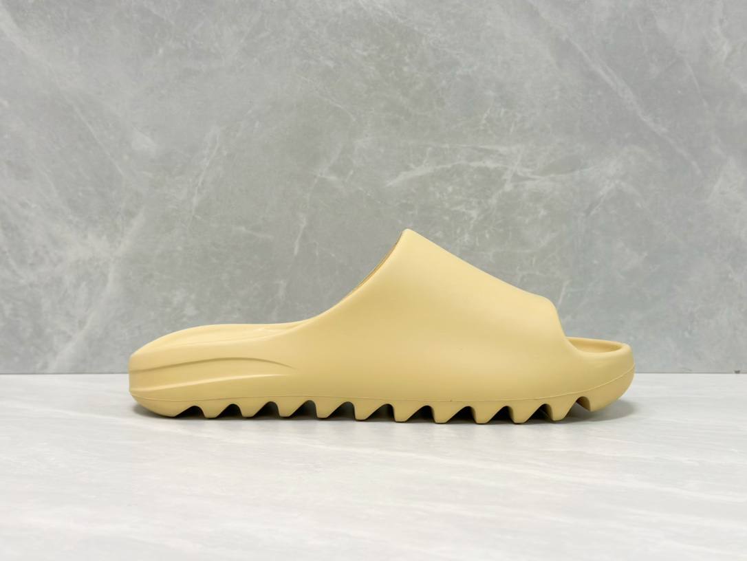 Yeezy Slide Beige