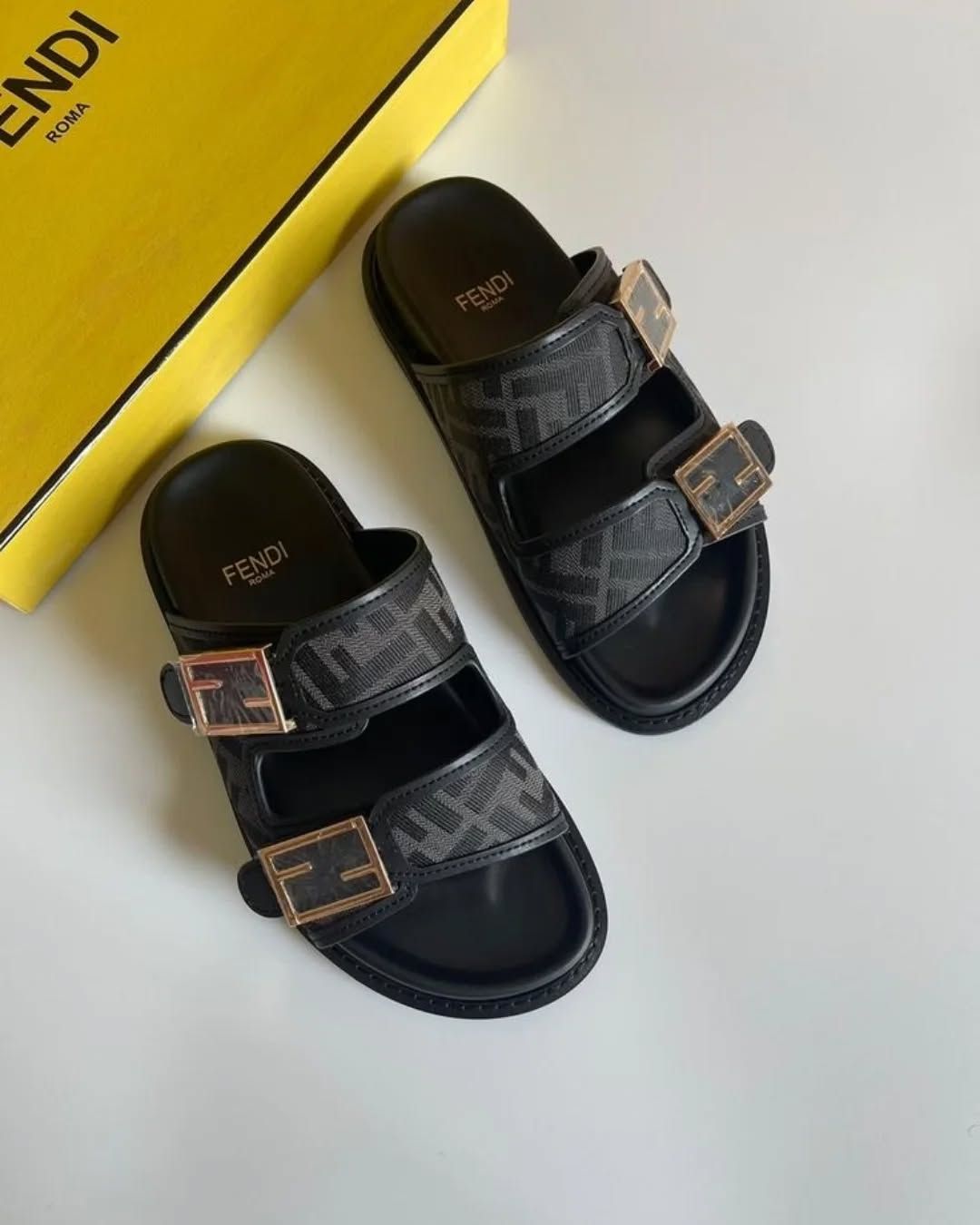 Sandales Fendi FF Noir