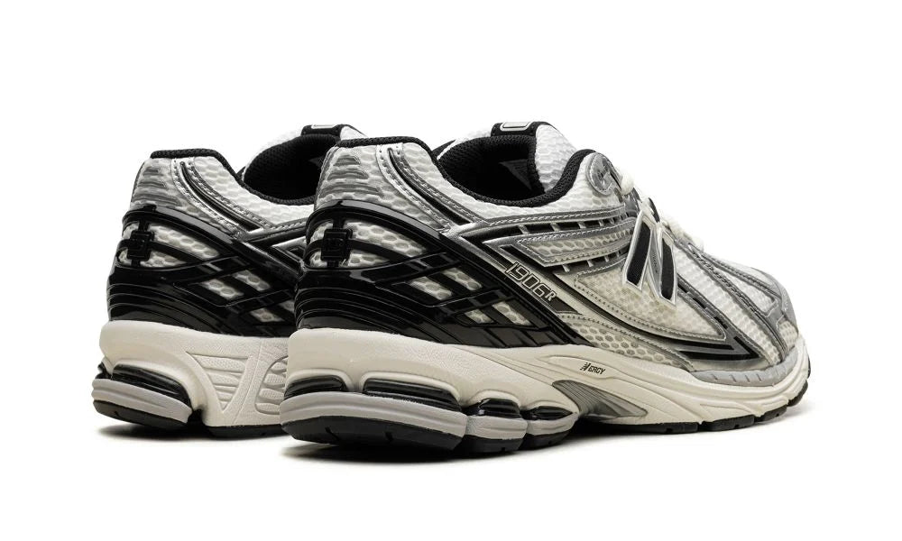 New Balance 1906R METALLIC SILVER