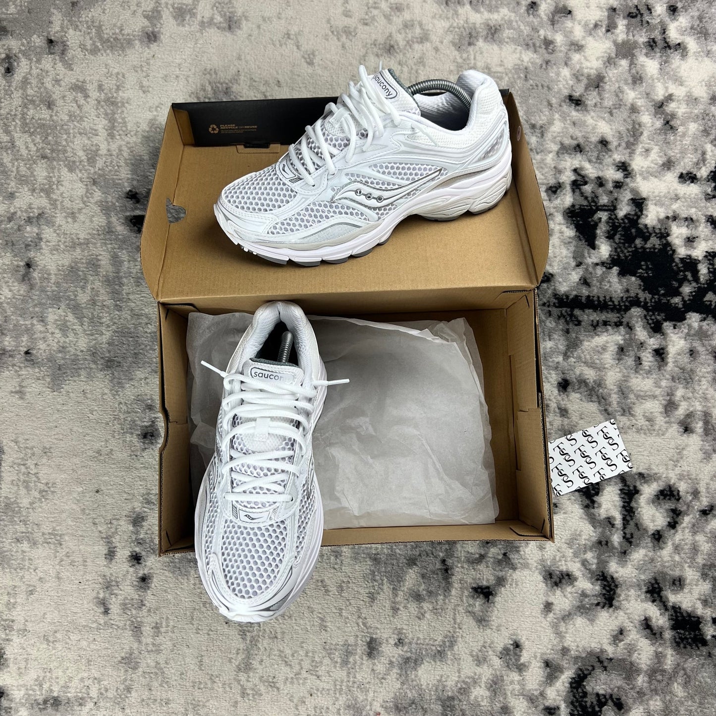 Saucony ProGrid Omni 9 Triple White