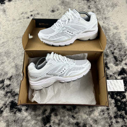 Saucony ProGrid Omni 9 Triple White