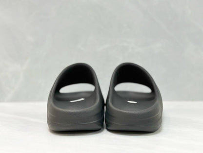 Yeezy Slide Black