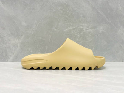 Yeezy Slide Beige