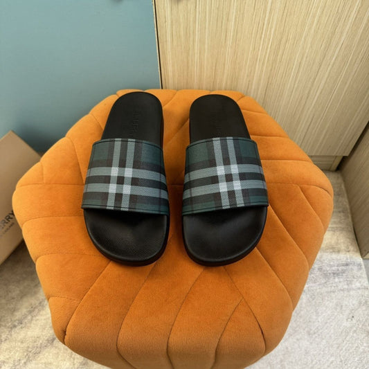 Claquettes Burberry Vert
